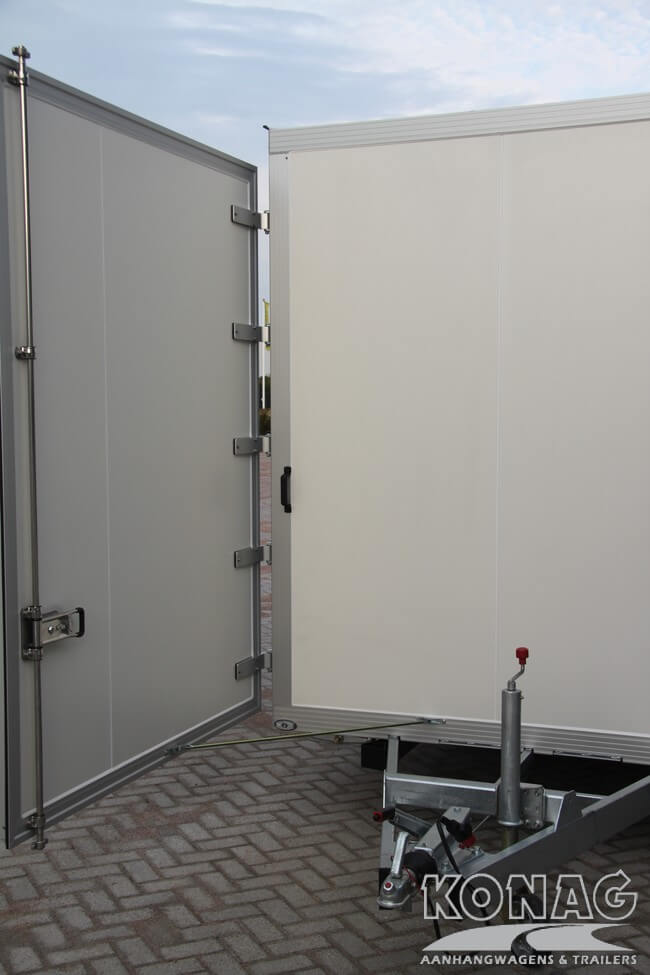 Konag presentatiewagen met reclamepanelen 360x204x230 cm 1900 kg