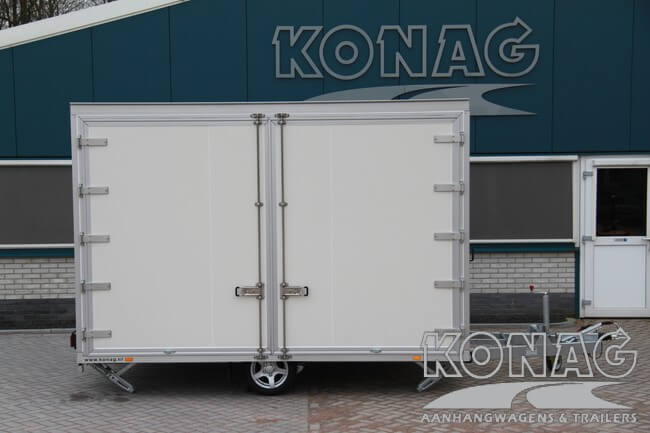 Konag presentatiewagen met reclamepanelen