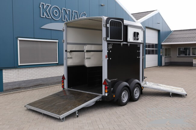 Ifor Williams HB506 paardentrailer achterlichtbescherming