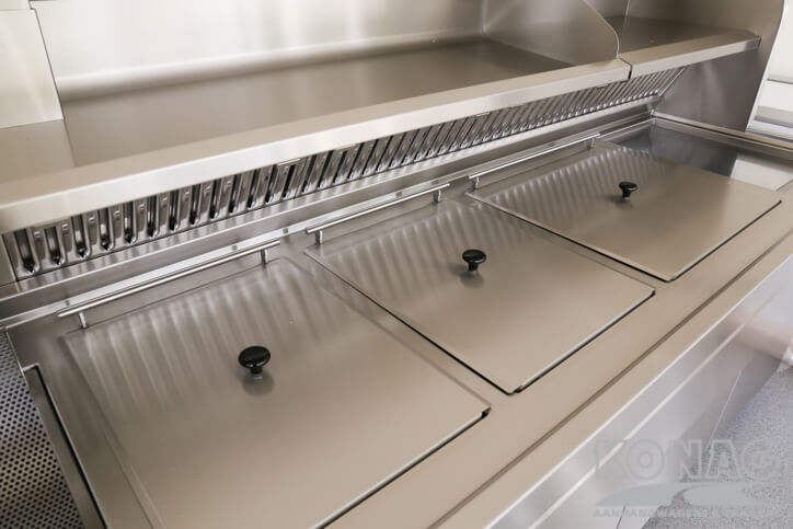 Konag snackwagen met zeilenombouw