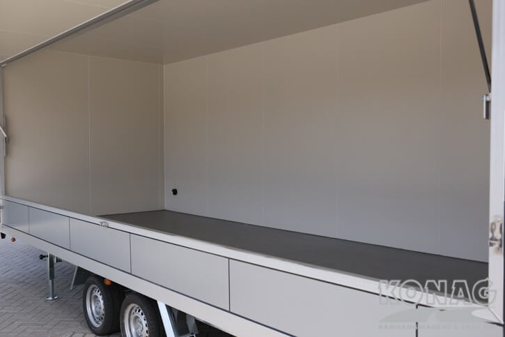Konag casco marktverkoopwagen met reclame panelen