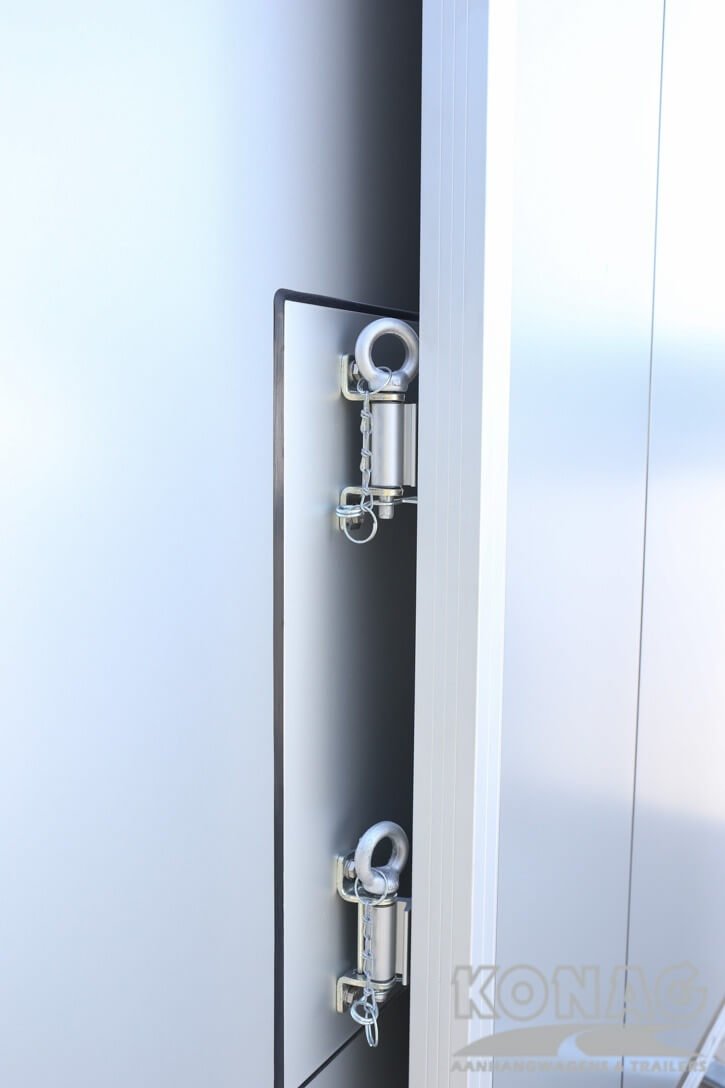 Konag casco marktverkoopwagen met reclame panelen