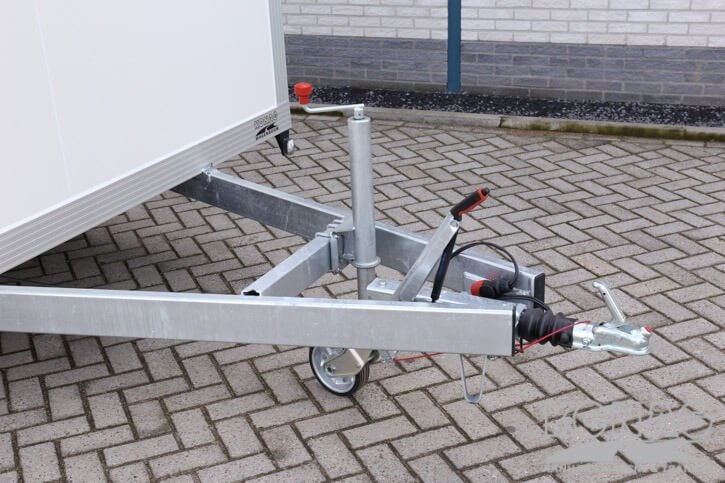 Konag presentatiewagen 305x205x210 cm 2700 kg