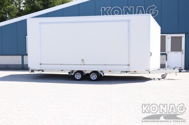 Konag presentatiewagen met trappen