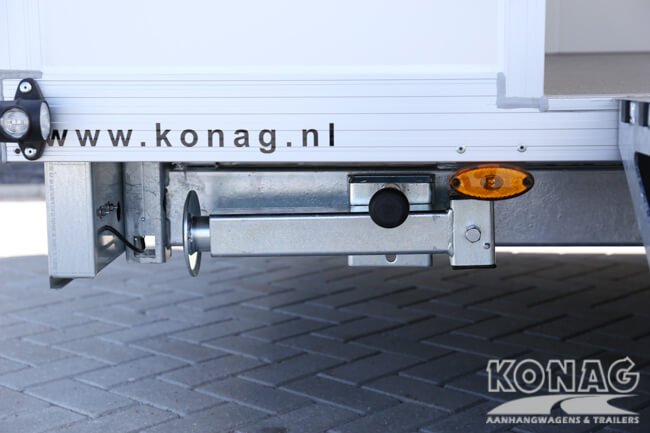 Konag presentatiewagen met trappen