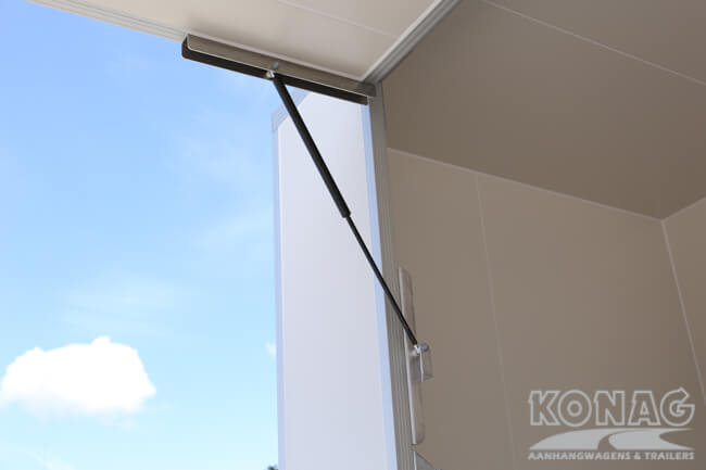 Konag presentatiewagen met trappen