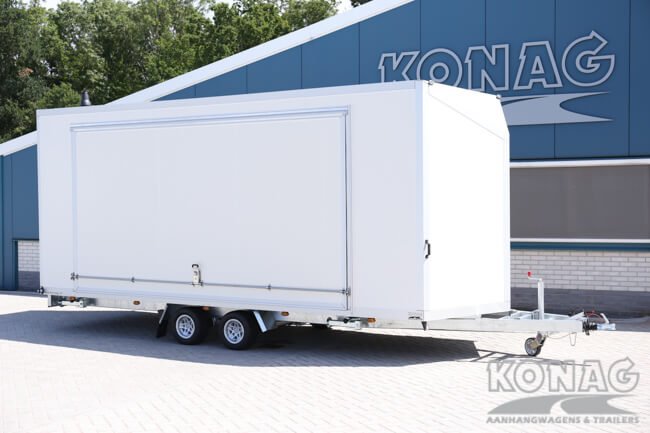 Konag presentatiewagen met trappen