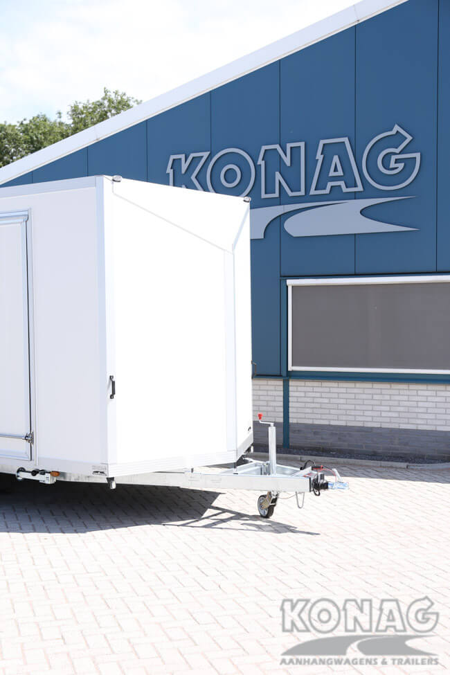 Konag presentatiewagen met trappen