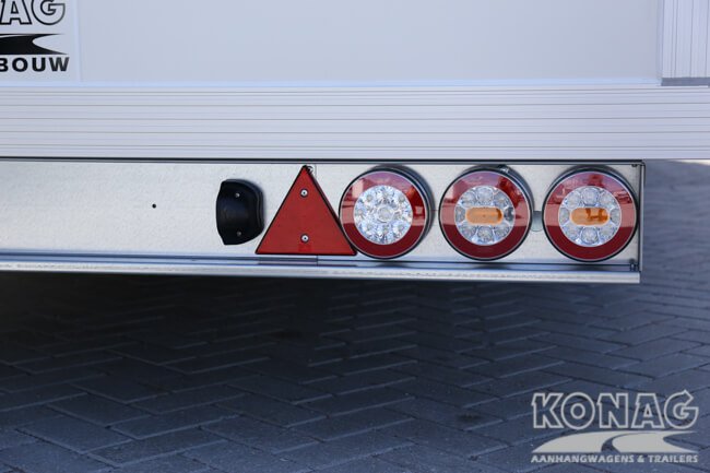 Konag presentatiewagen met trappen