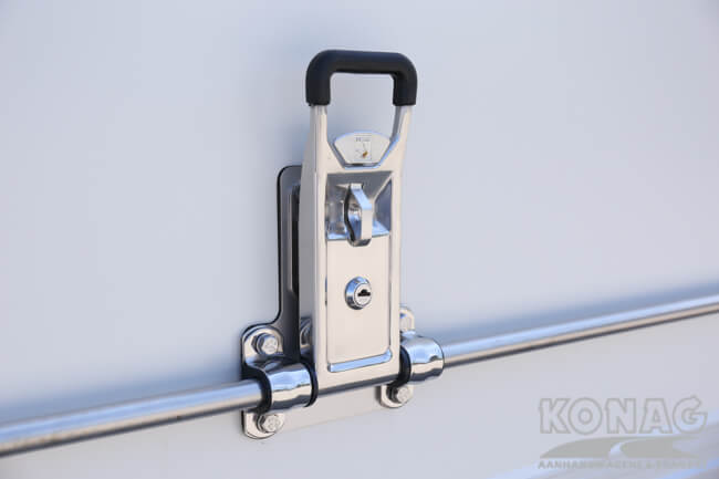 Konag presentatiewagen met trappen
