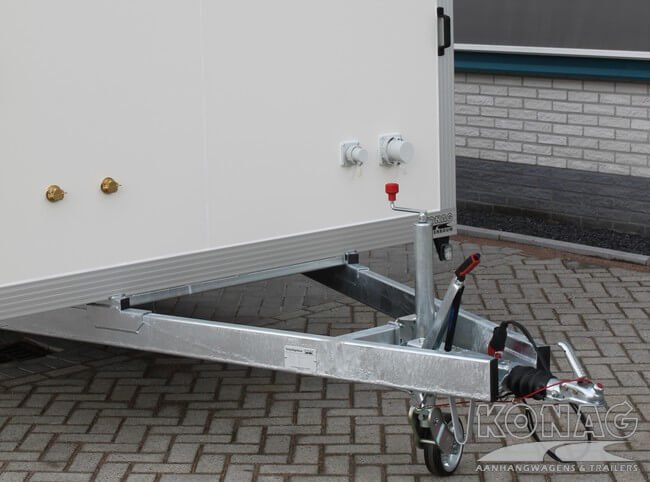 Konag gesloten presentatiewagen 545x200x200 cm 3100 kg