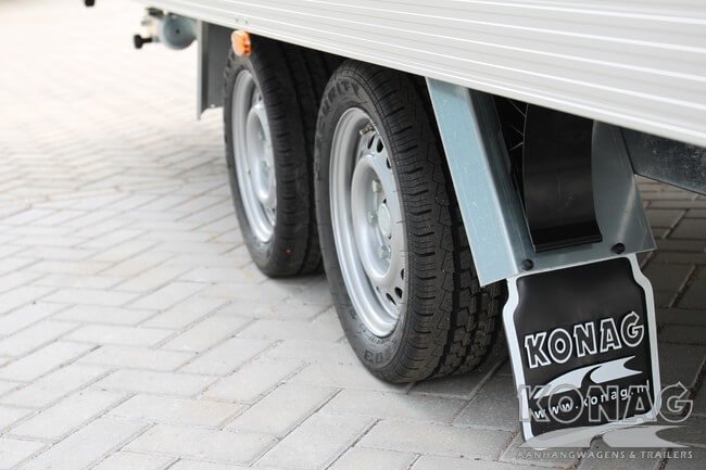 Konag gesloten presentatiewagen 545x200x200 cm 3100 kg