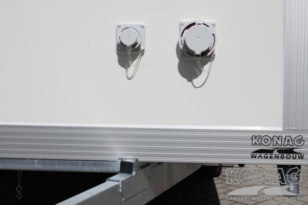 Konag gesloten presentatiewagen 545x200x200 cm 3100 kg