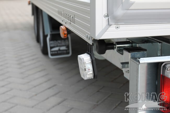 Konag gesloten presentatiewagen 545x200x200 cm 3100 kg