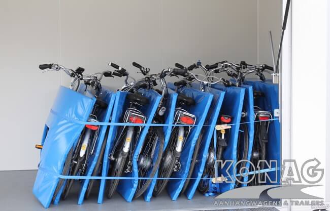 Konag presentatiewagen tandemas