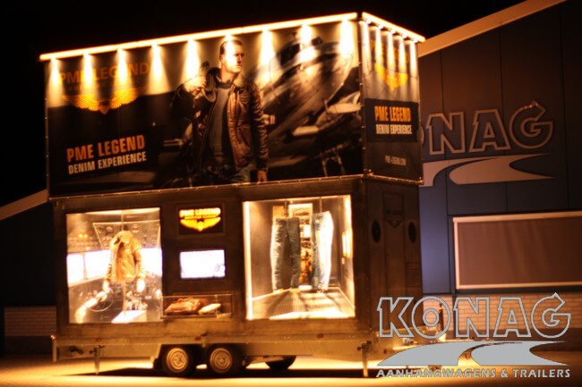 Konag presentatiewagen met hefdak