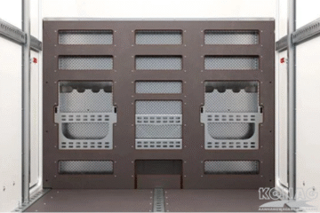 Opbergruimte vooraan Brian James Boxvan