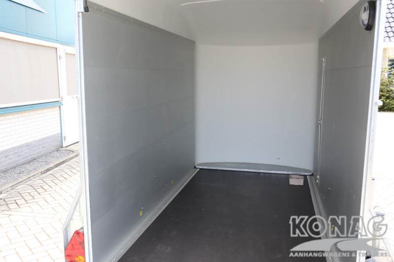 Easyline Poly XL enkelas gesloten aanhangwwagen