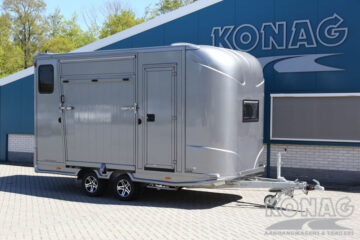 Steinsberger 2 paardstrailer met living en zadelkast